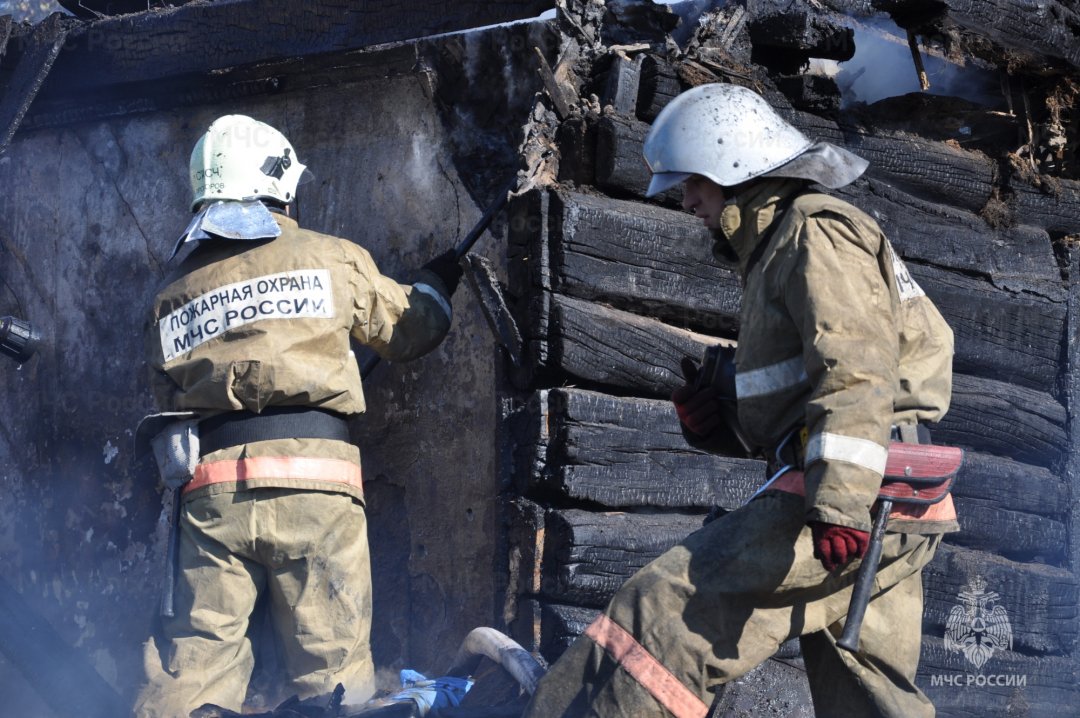 На Камчатке пожарные ликвидировали возгорание в блочном двухэтажном строении